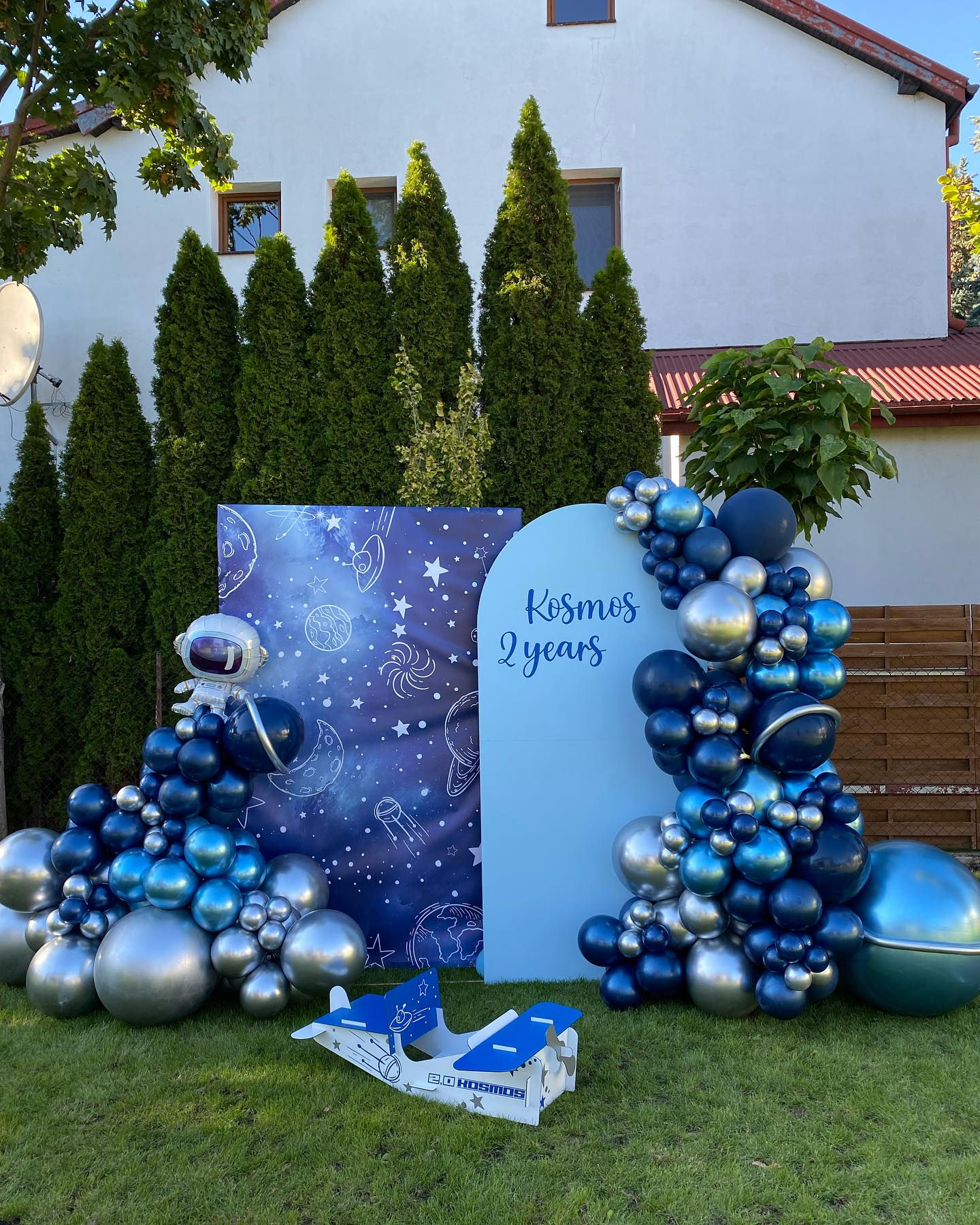 Ścianka balonowa 0531 - dowolny napis, balony z helem, samolot