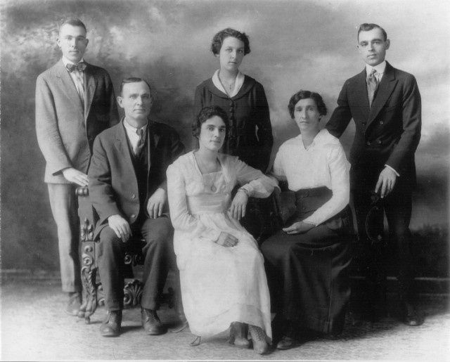 William & Amelia (Forga) Patraw Family - Standing: Lemuel, Julia & Timothy - Seated: William, Myrtle & Amelia