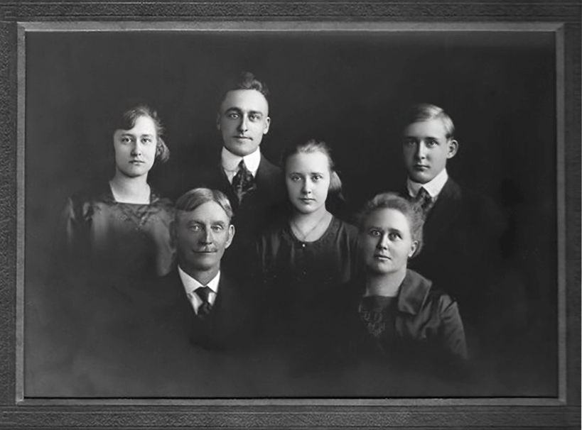 Back: Francis, Clifford, Florence & Frank - Front - John & Mary (Schmidt) Shaske