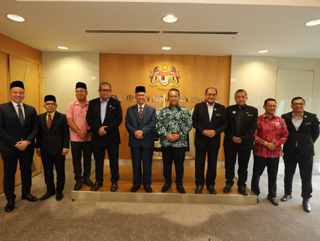 Courtesy Visit by His Royal Highness YTM Dato' Johan Pahlawan Lela Perkasa Sitiawan Undang Luak Johol Negeri Sembilan Darul Khusus, YTM Dato' Muhammed Bin Haji Abdullah to Ministry of Works