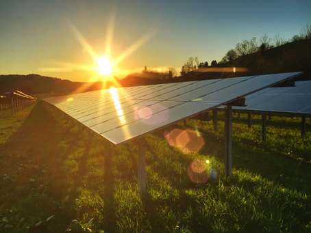 Solceller: En kort titt på produksjonsprosessen og materialene bak fremtidens energi