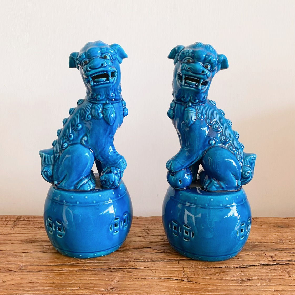 Pair of ceramic lions “Foo Dogs” on drums