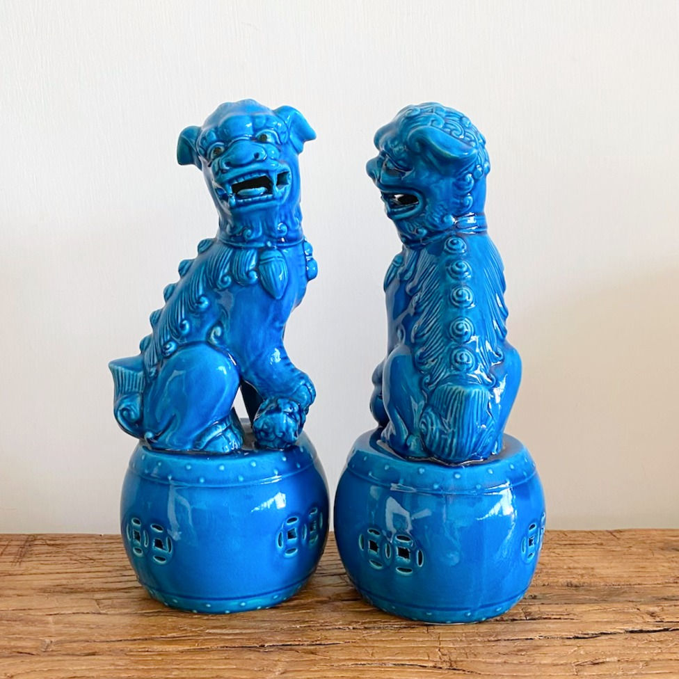Thumbnail: Pair of ceramic lions “Foo Dogs” on drums