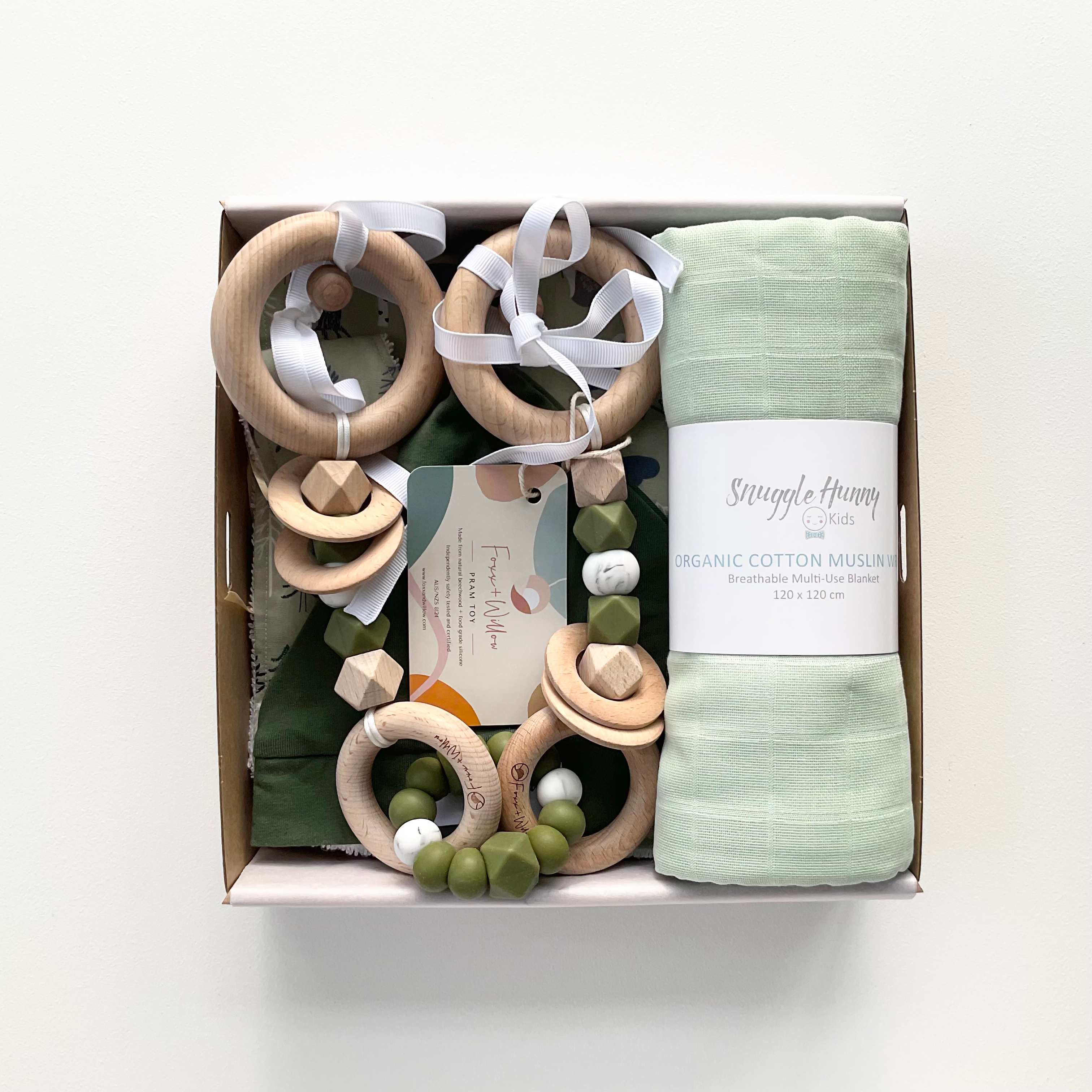 Oliver newborn baby gift box