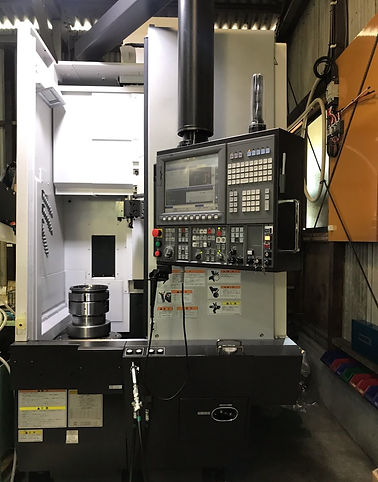 西本精工の縦形CNC旋盤V40R OKUMA