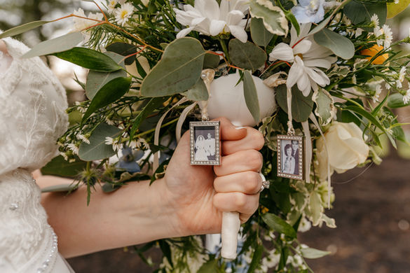 bridal bouquet w memorial.jpg