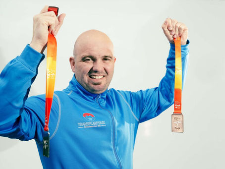 Raf (40) schittert op ‘Olympische Spelen voor getransplanteerden’: “Medailles zijn eerbetoon aan mijn donor”