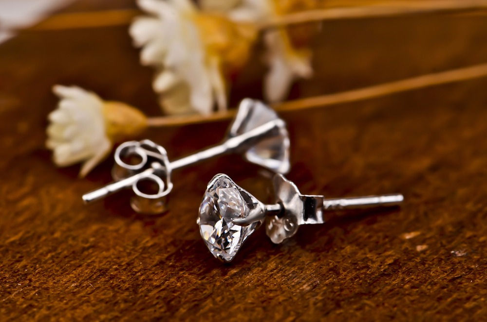Eterna Brilliance Studs – Timeless Sparkle for Every Occasion