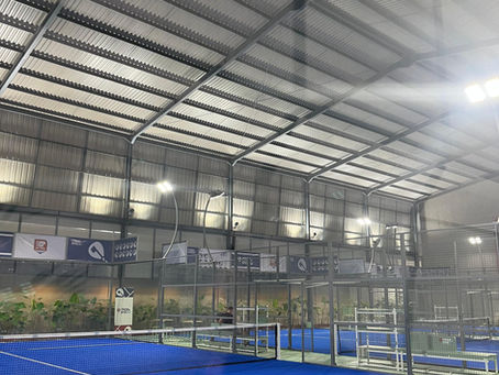 Padel & Atap uPVC Rooftop: Sinergi Kesehatan, Kenyamanan, dan Efisiensi