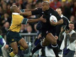 JONAH LOMU DEFYING PHYSICS.