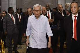 Abdul Daim...camna dia pindah wang dari dalam negri ka luar negri? Money laundering?  