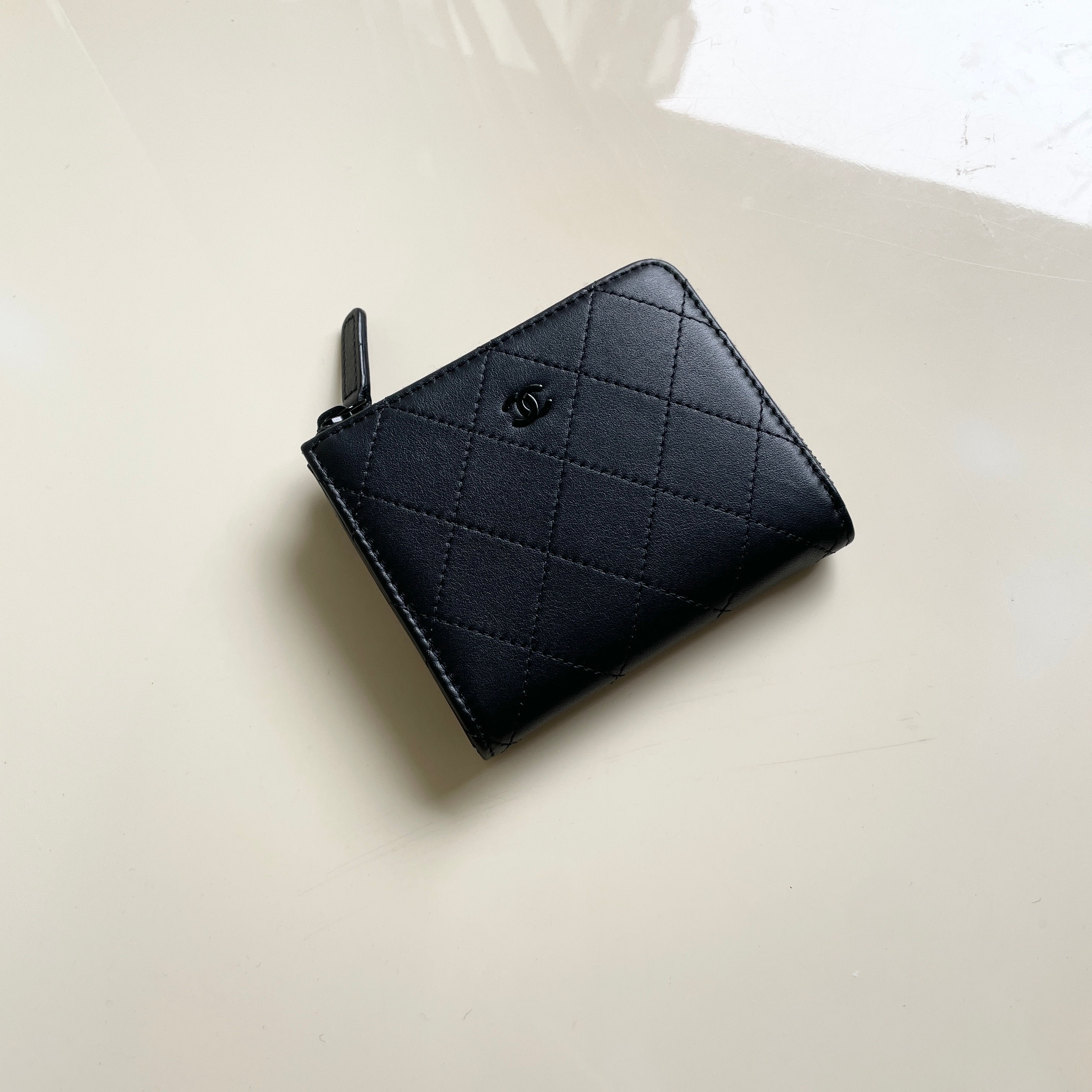 CHANEL So Black L型拉鍊短夾