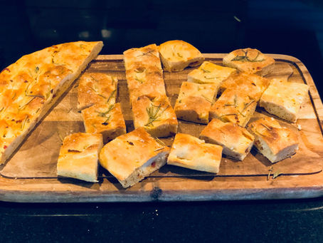 Focaccia au romarin et tomates séchées - avec Thermomix®