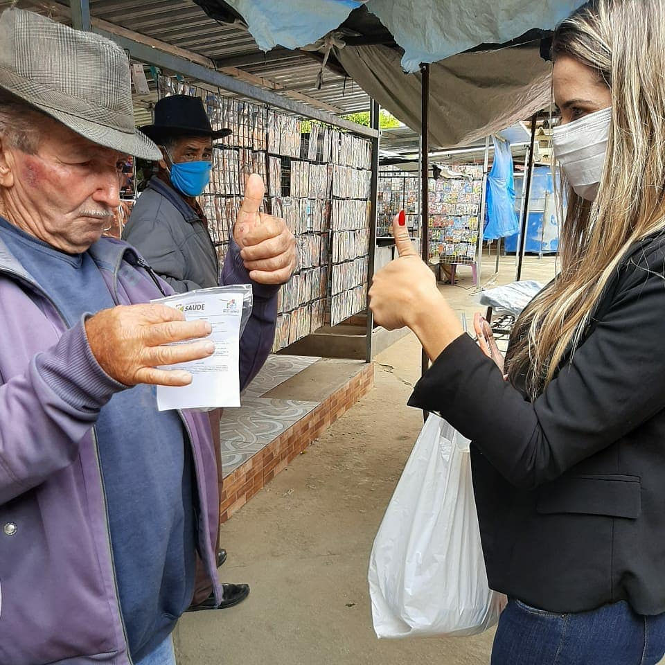 SECRETARIAS DO MUNICÍPIO SE REUNEM NA CONFECÇÃO E DISTRIBUIÇÃO DE MÁSCARAS