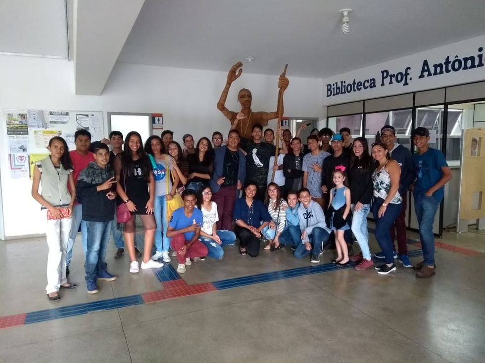 ALUNOS DO  9º ANO DA ESCOLA MUNICIPALIZADA ROBERTO SANTOS VISITAM CENTROS CULTURAIS DE MEMÓRIA, ARTE