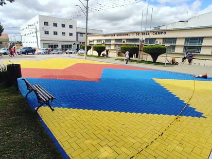 PRAÇA NAPOLEÃO FERRAZ RECEBE PINTURA EM PISO INTERTRATAVO