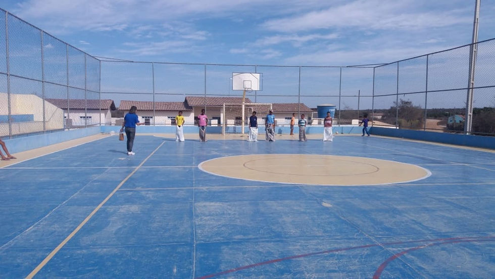 ALUNOS DAS ESCOLAS DO CÍRCULO DO PERI PERI COMEMORAM DUAS DATAS IMPORTANTES