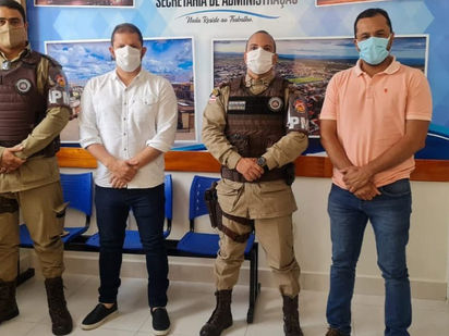 PREFEITO QUINHO RECEBE O NOVO COMANDANTE E SUBCOMANDANTE DA POLICIAMENTO MILITAR