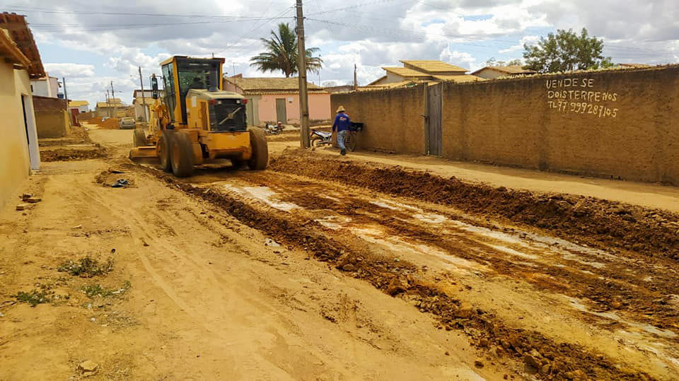 CONCLUSÃO DA TERRA PLANAGEM DO PRIMEIRO TRECHO DA PAVIMENTAÇÃO ASFÁLTICA