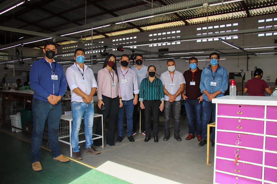 PREFEITO QUINHO REALIZA VISITA GUIADA NA EMPRESA F4 CONFECÇÕES 