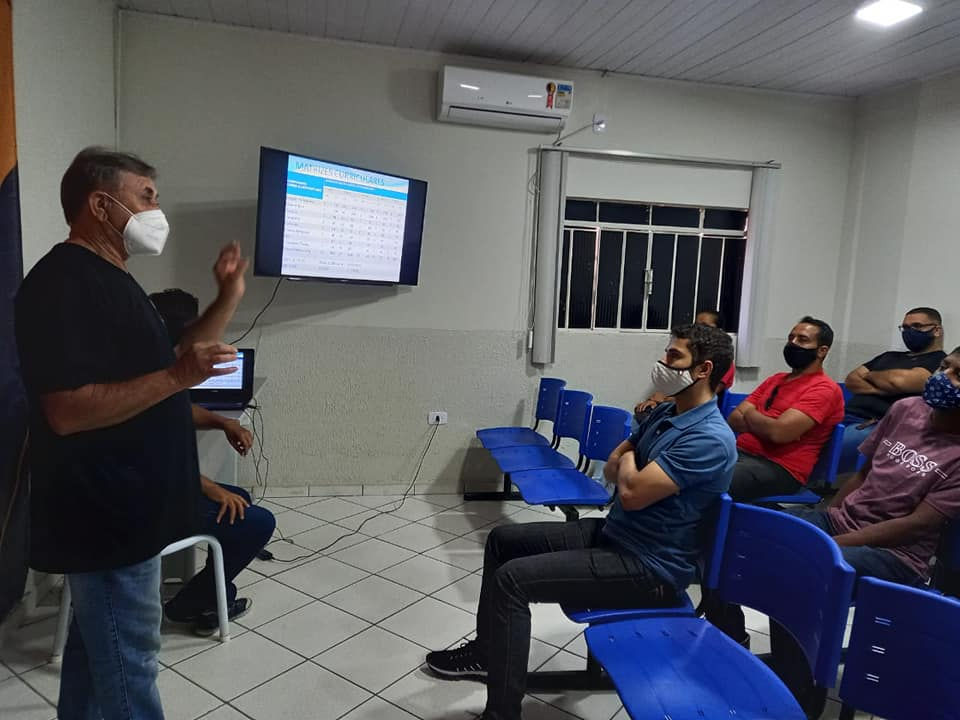 A SECRETARIA DE EDUCAÇÃO OFERECEU UM DIA DE FORMAÇÃO PARA SUA EQUIPE DE NOVOS SECRETÁRIOS.