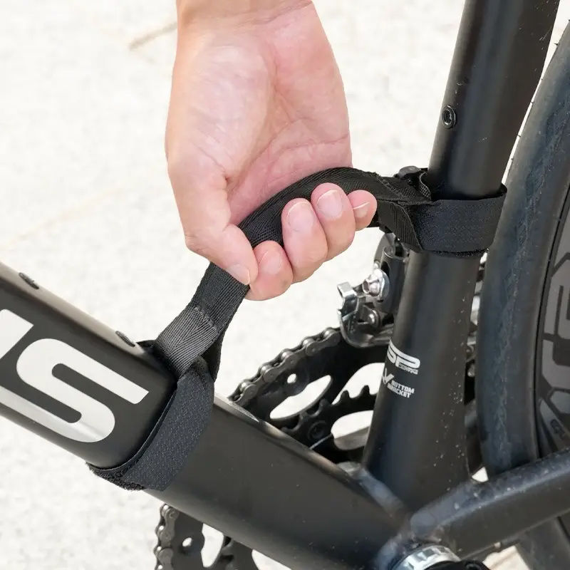 Sangle cadre transport vélo avec poignée ergonomique pour faciliter le transport d'un vélo
