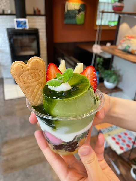 抹茶プリンアラモードパフェ 手持ち版.heif