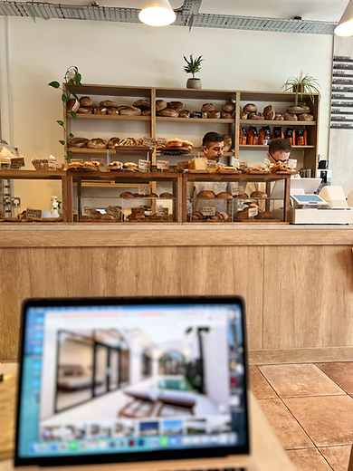 remote-working-from-cafes-nomad-life.heic