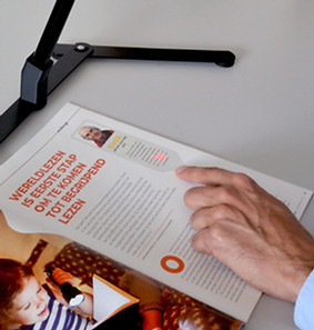 orcam-read-stand-pointer-close-up