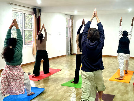 Peaceful view of Om Yoga Ashram Dharamshala featuring yoga retreat facilities, Himalayan landscapes, organic food, and spiritual wellness experiences.