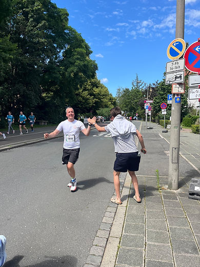Läufer:innen beim Metropolmarathon in Nürnberg
