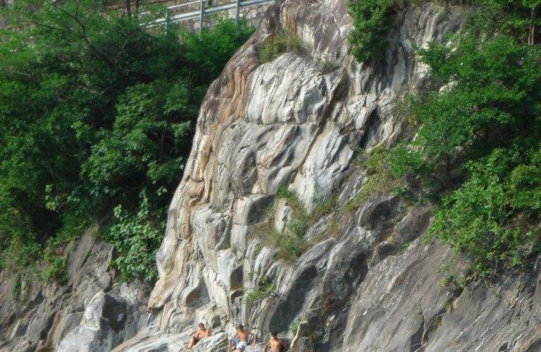 Grosszügiger Badeplatz