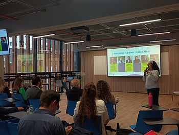 Charla Poli Talk