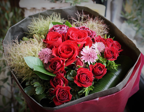 ラウンドブーケ～お任せRed系～ | flowerproduce