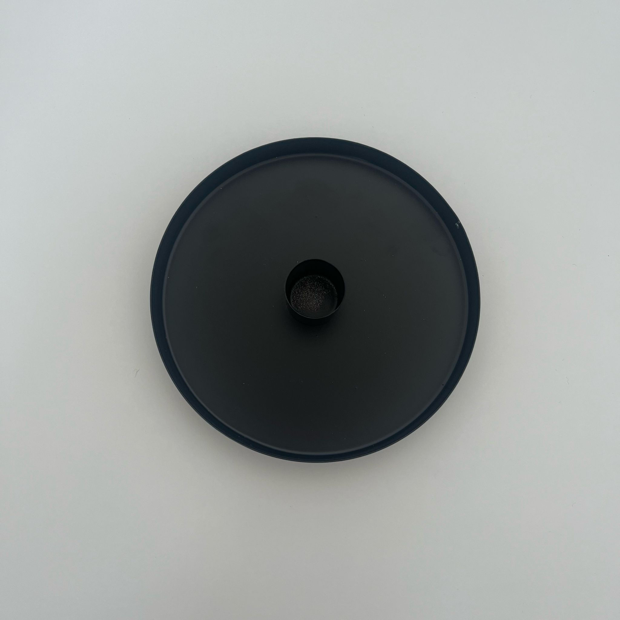 Zwarte metalen kandelaar