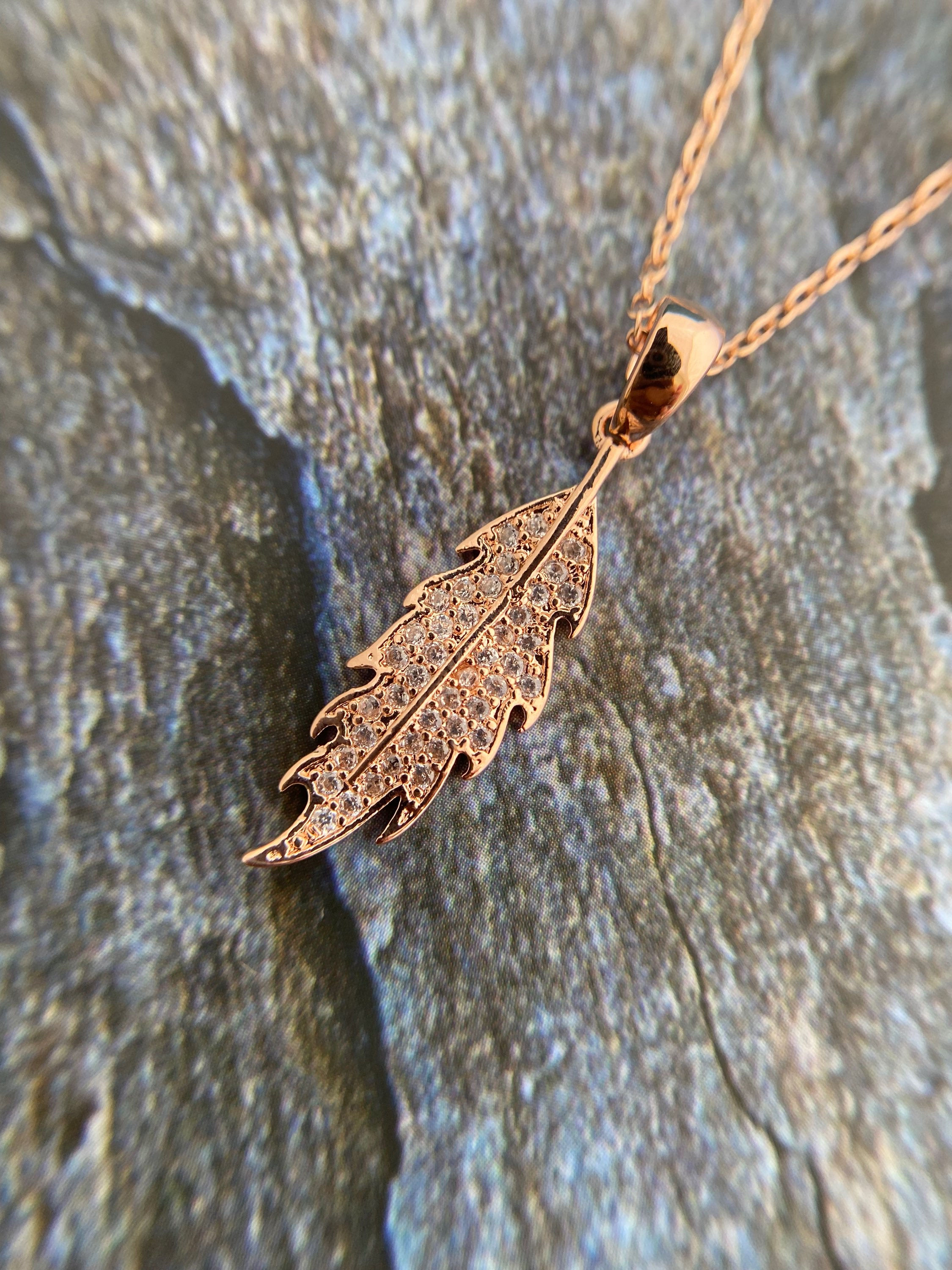 Leafy charm neckchain