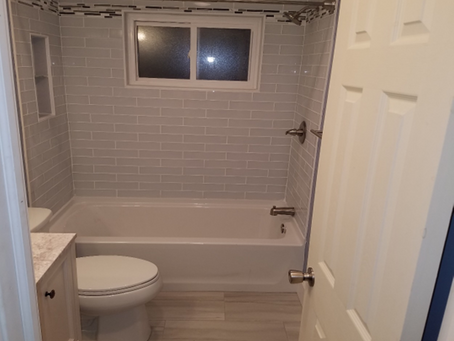 Maximizing Space in Small Bathrooms: Clever Shower Design Ideas and Storage Solutions