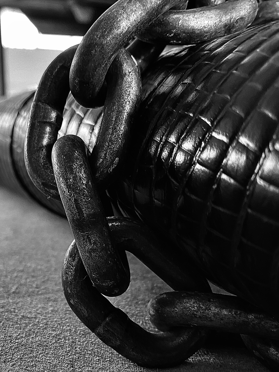 Black Leather made in Tirrena Leather Processing, tanning company based in Lonigo (VI)