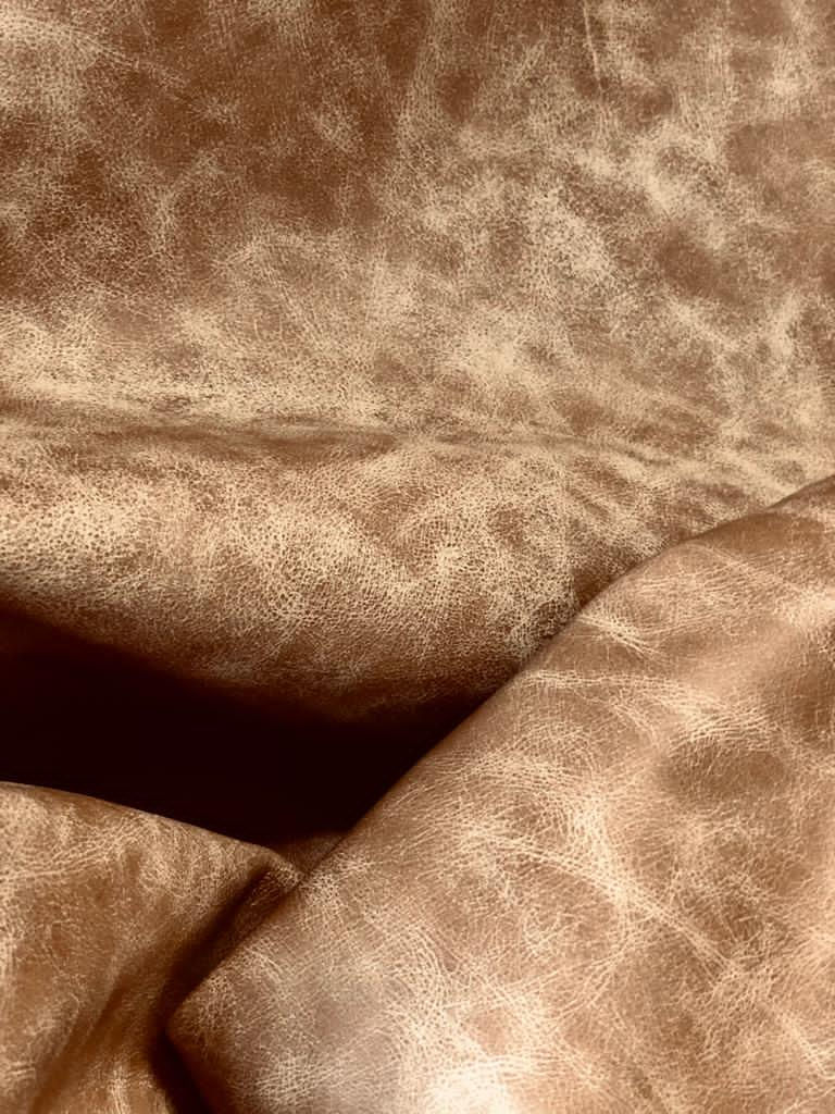 The new vintage leather created by Tirrena Leather Processing, a tannery based in Lonigo (VI)