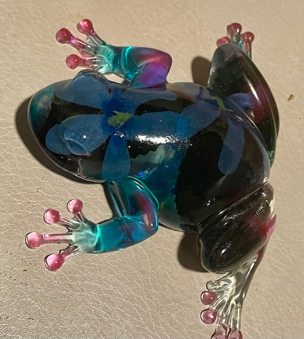 Thumbnail: crystal glass frog