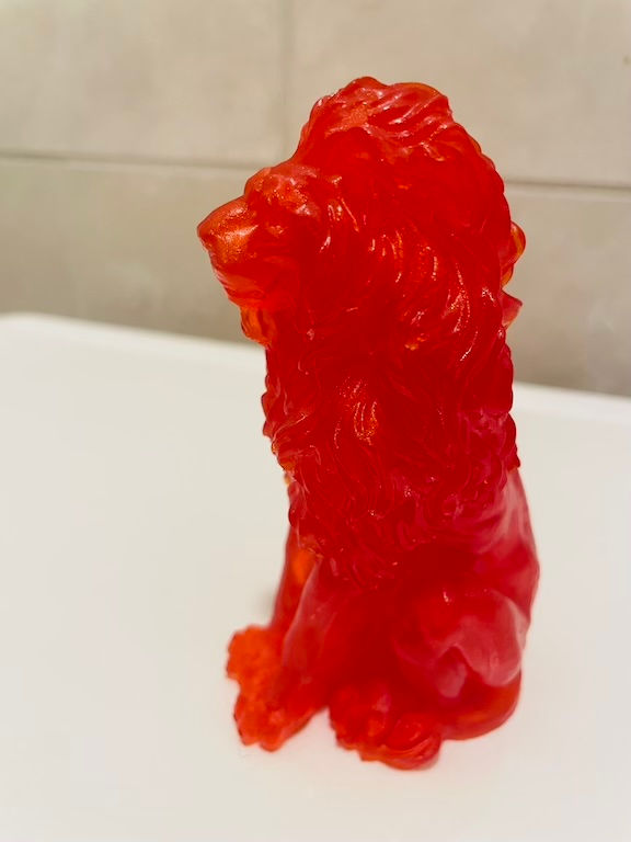 Thumbnail: glass lions red