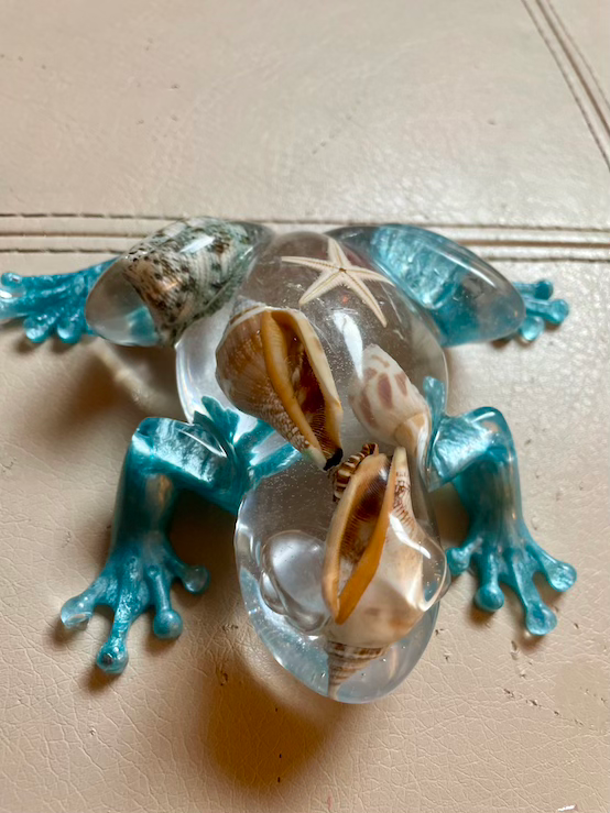 Thumbnail: Frog home decoration clear with shells and ocean blue feet