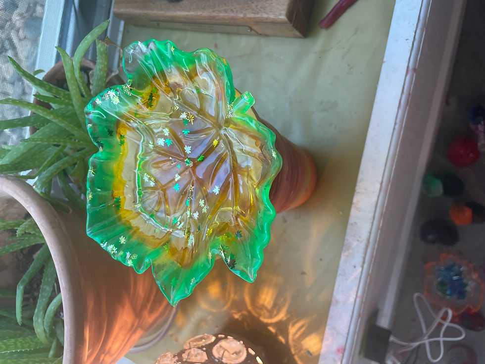 Thumbnail: Green and Amber decorative leaf tray