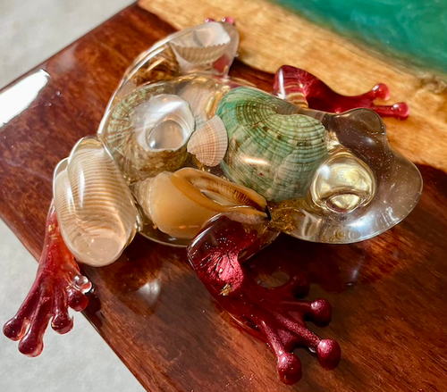 Frog Decoration with dark red pads and sea shells | Cribbage King