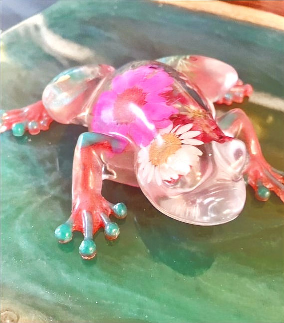 Thumbnail: Home Decor Resin Frog Pink and White Flowers