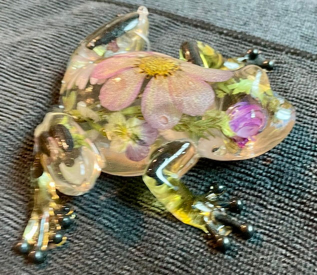 Thumbnail: frog glass animal