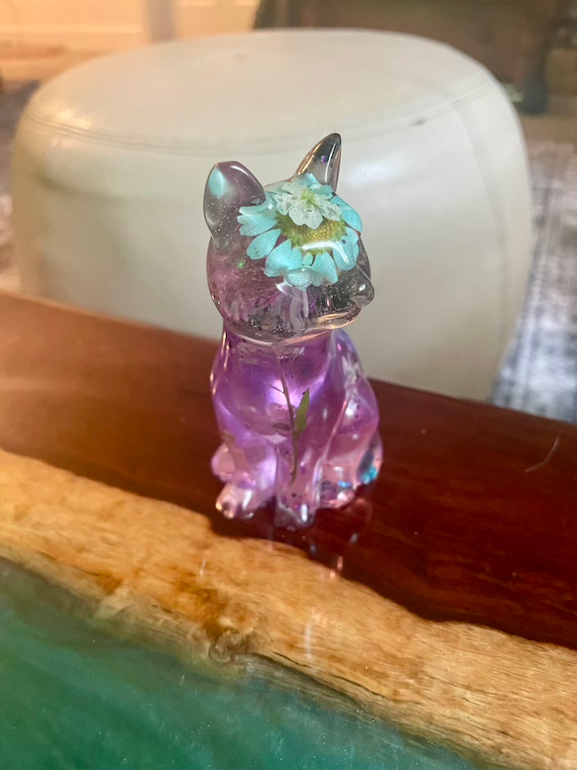 Thumbnail: glass cat figurine