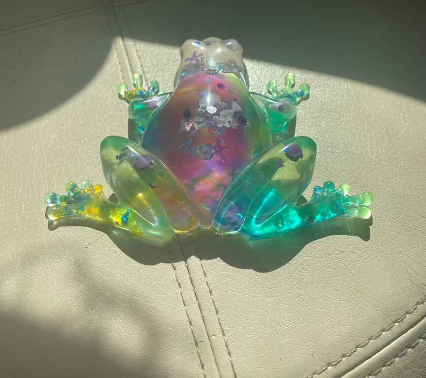 Thumbnail: back of glass frog
