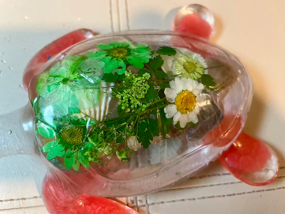 Thumbnail: glass turtle