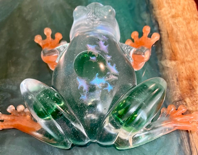 glass animals frog